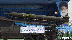 An Iranian-made Zelzal surface-to-surface missile at a military parade in Tehran (22 September 2010)