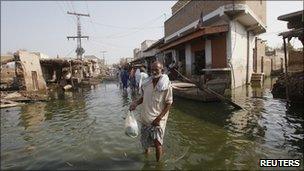 Flood refugee in Khairpur Nathan Shah, Sindh, 13 Oct