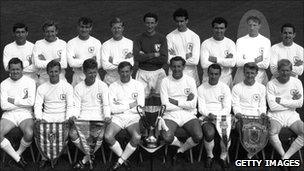 Tottenham Hotspur side in 1963, including Mel Hopkins.