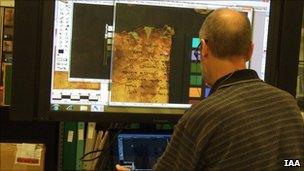 Imaging the dead sea scrolls