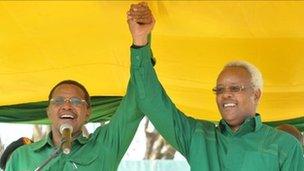 President Kikwete campaigning together with his former prime minister Edward Lowassa