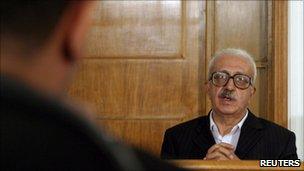 Iraq's former deputy prime minister Tariq Aziz appears before an Iraqi tribunal in Baghdad (file image from 2004)