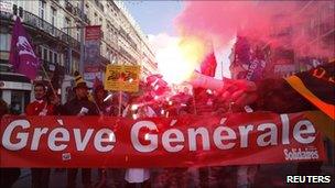 Union workers demonstrating in Lille (16 Oct 2010)