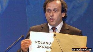 Uefa President Michel Platini opens envelope revealing Euro 2012 hosts (18 April 2007)