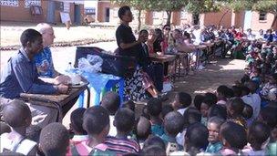 Malawi teachers get funds boost - BBC News