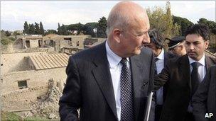 Italian Culture Minister Sandro Bondi visits Pompeii, 7 November