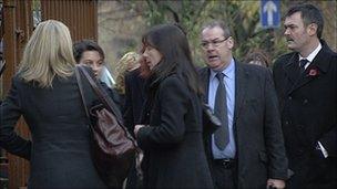 Hundreds turn out for Glasgow funeral of Gerard Kelly - BBC News