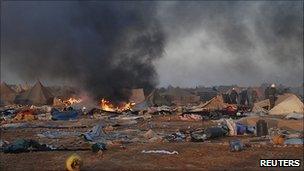 Tents burn after police raid on refugee camp near Laayoune. 8 Nov 2010