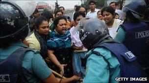 Activists of the Bangladesh Nationalist Party argue with police about the eviction of Khaleda Zia, Dhaka, 13 November 2010