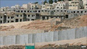 New housing units in the West Bank Israeli settlement of Har Gilo. Photo: November 2010
