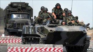 Russian armoured vehicle at a checkpoint on the Gori-Tbilisi road on 22 August 2008