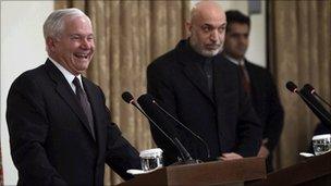 Robert Gates (L) with Hamid Karzai at a news conference in Kabul on 8 December 2010