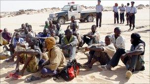 African migrants caught trying to enter Libya from Niger - 1 January 2009