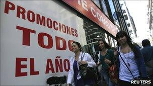 Shoppers in Buenos Aires, December 2010
