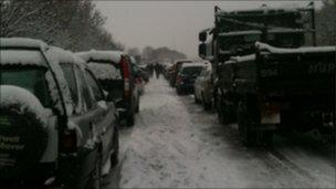 Andy Myatt's picture of cars on the A34 at Botley