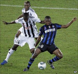 Inter Milan 9in blue) and TP Mazembe in Club World Cup final