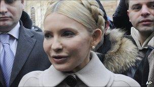 Yulia Tymoshenko arrives at the prosecutor-general's office in Kiev (20 December 2010)