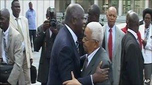 Laurent Gbagbo greets Cape Verde President Pedro Pires (28 Dec 2010)