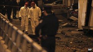 Police at scene of Athens bombing, 31 Dec 10