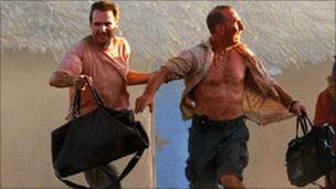 Ralph Fiennes and Pete Postlethwaite in The Constant Gardener