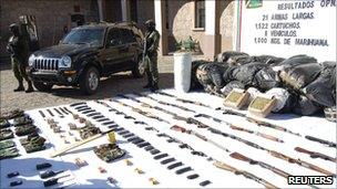 Weapons, drugs and cars seized in an operation against a drug cartel in Morelia (10 Jan 2011)