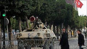 Army on streets of Tunis 5 Feb 2011
