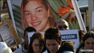 A silent march by friends and relatives of Laetitia Perrais (29 Jan 2011)