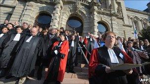 Judges, magistrates and lawyers demonstrate in Colmar, eastern France (10 Feb 2011)