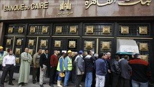 Queue outside bank in Cairo