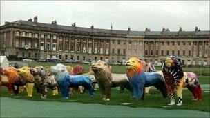 Lions in front of Royal Crescent, Bath