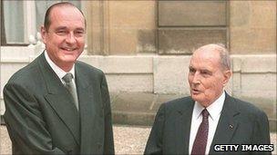 Francois Mitterrand shakes hands with new President Jacques Chirac (L) on the steps of the Elysee Palace in Paris (17 May 1995)