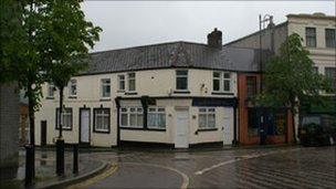 Summit to save Tredegar's historic buildings - BBC News