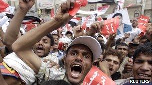 Anti-government demonstrators in Sanaa (25 Mar 2011)