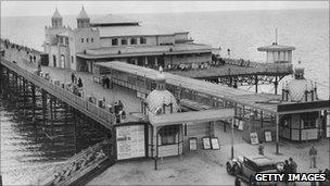 Colwyn Bay pier circa 1930