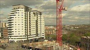 The unstable crane in Birmingham