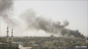 Smoke from an Israeli strike rises from near Rafah, on the border of the Gaza Strip with Egypt - 8 April 2011