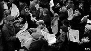 Citizens in Moscow reading newspapers after Gagarin's flight