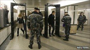 Police check in Minsk metro, 12 Apr 11