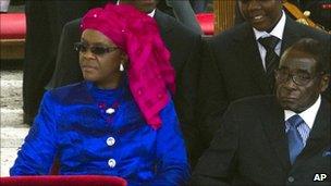 Zimbabwean President Robert Mugabe (R) and his wife Grace at St Peter's Square in the Vatican - 1 May 2011