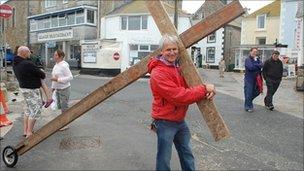 Lyndsay Hamon with his cross