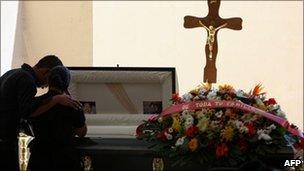 Mourners grieve at the casket of murdered news photographer Luis Carlos Santiago