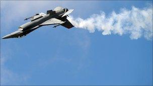 F16 Fighting Falcon, Reuters