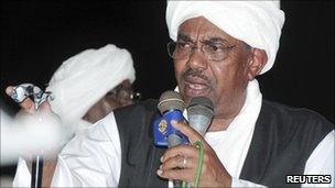 Omar al-Bashir addresses supporters in Port Sudan (21 June 2011)