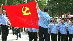 China's Communist Party: 'Red tourism' in Yan'an - BBC News