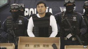 Federal police agents present Jesus Enrique Aguilar, alias "El Mamito" to the media in Mexico City, 4 July 2011
