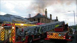 Fire at former Jubilee Inn pub in Bath - BBC News