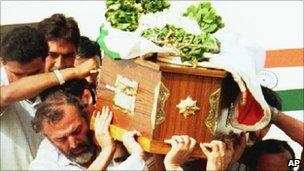 Rajiv Gandhi's coffin in 1991