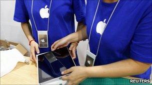 Fake Apple store workers, Reuters