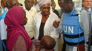 Valerie Amos meets drought-affected Somalis in Mogadishu, 13 August 2011