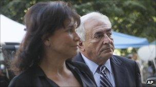 Dominique Strauss-Kahn arrives at court with his wife Anne Sinclair in New York on 23 August 2011
